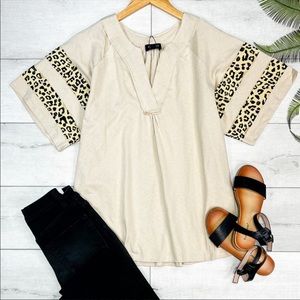 Contrast Leopard V-Neck Top - Sand